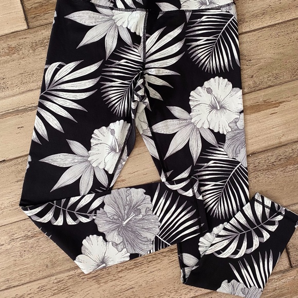 Spiritual Gangster Pants - Spiritual Gangster Black & White Leggings Size Large